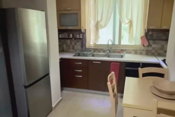 Shtepi me qera Apartament ne Tirane, 2+1, Mobilimi E mobiluar, Pagesa 60,000  Leke.