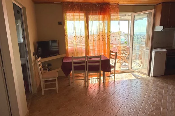 Shtepi me qera Apartament ne Tirane, 1+1, Mobilimi E mobiluar, Pagesa 35,000  Leke.