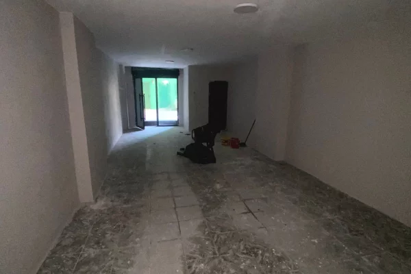 Jepet me qera ambient biznesi tek Komuna e Parisit