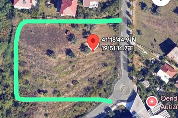 Truall ose Toke ne Tirane - 800,000 Euro