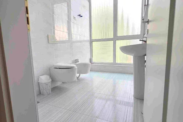 Shtepi me qera Apartament ne Tirane, 1+1, Mobilimi Bosh, pa mobiluar, Pagesa 44,000  Leke.