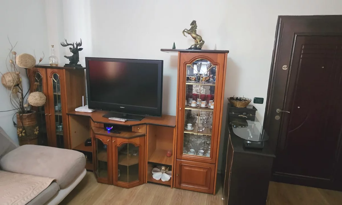 Shtepi me qera Apartament ne Tirane, 2+1, Mobilimi E mobiluar, Pagesa 55,000  Leke.