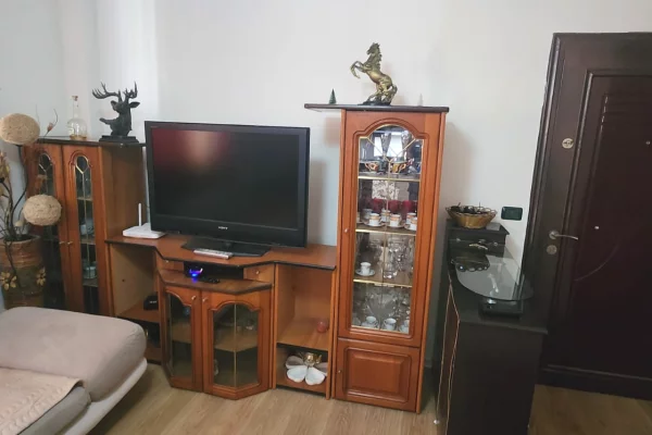 Shtepi me qera 2+1 ne Tirane - 55,000 Leke