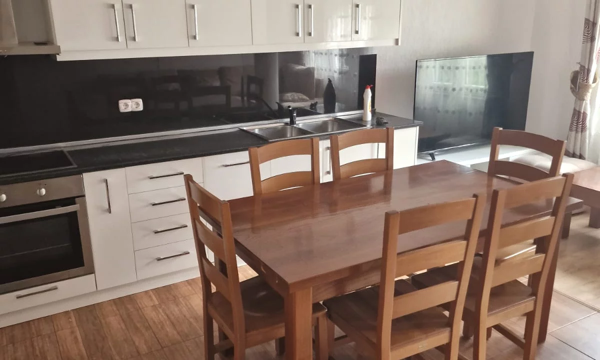 Shtepi me qera Apartament ne Tirane, 2+1, Mobilimi E mobiluar, Pagesa 530  Euro.