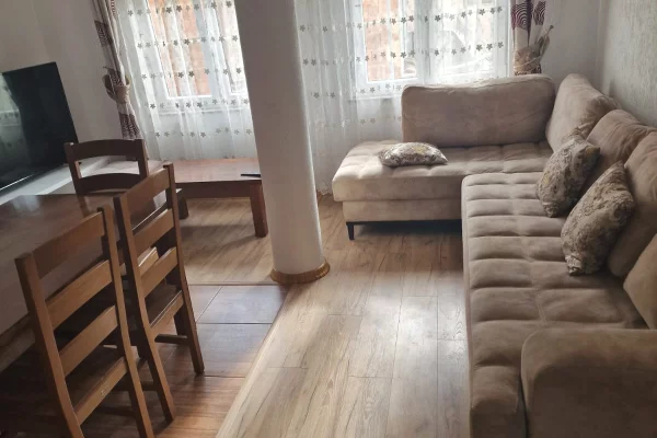 Shtepi me qera Apartament ne Tirane, 2+1, Mobilimi E mobiluar, Pagesa 530  Euro.