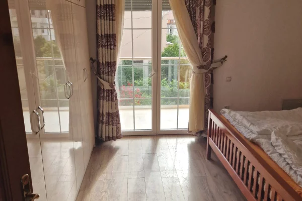 Shtepi me qera Apartament ne Tirane, 2+1, Mobilimi E mobiluar, Pagesa 530  Euro.