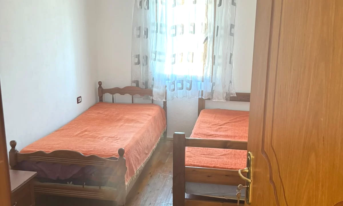 Shtepi me qera Apartament ne Tirane, 2+1, Mobilimi E mobiluar, Pagesa 38,000  Leke.