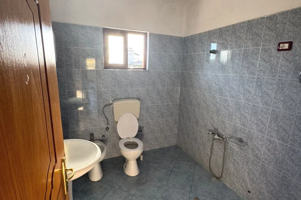Shtepi me qera Apartament ne Tirane, 2+1, Mobilimi E mobiluar, Pagesa 38,000  Leke.