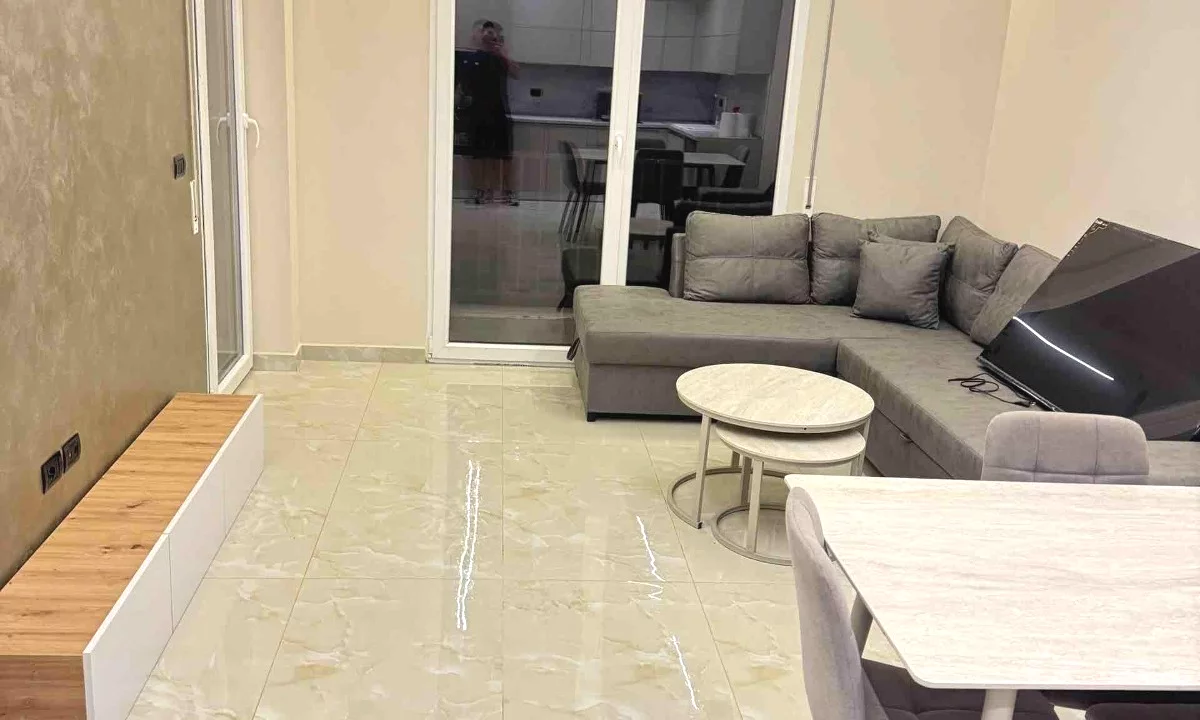 Shtepi me qera Apartament ne Tirane, 2+1, Mobilimi E mobiluar, Pagesa 45,000  Leke.
