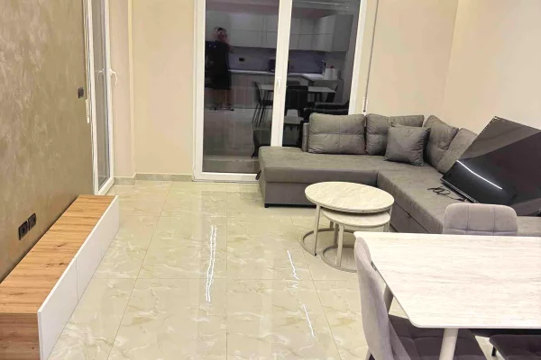 Jepet me qera apartament 2+1+2 tek Rrethi i Bathores