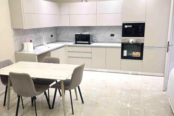 Shtepi me qera Apartament ne Tirane, 2+1, Mobilimi E mobiluar, Pagesa 45,000  Leke.