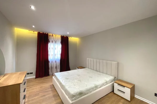 Shtepi ne shitje Apartament ne Tirane, 2+1, Mobilimi E mobiluar, Pagesa 145,000  Euro.