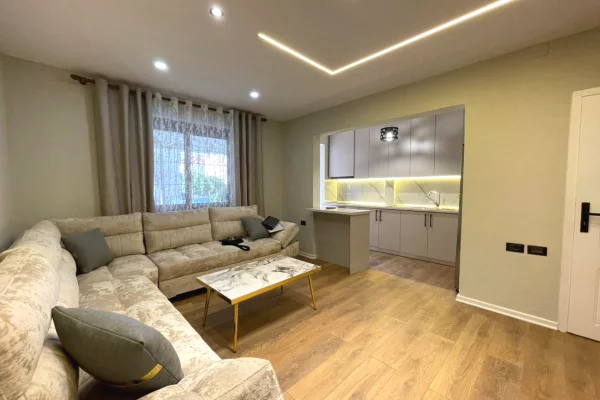 Shtepi ne shitje Apartament ne Tirane, 2+1, Mobilimi E mobiluar, Pagesa 145,000  Euro.