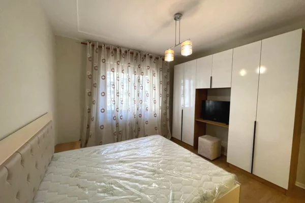 Shtepi ne shitje Apartament ne Tirane, 2+1, Mobilimi E mobiluar, Pagesa 145,000  Euro.