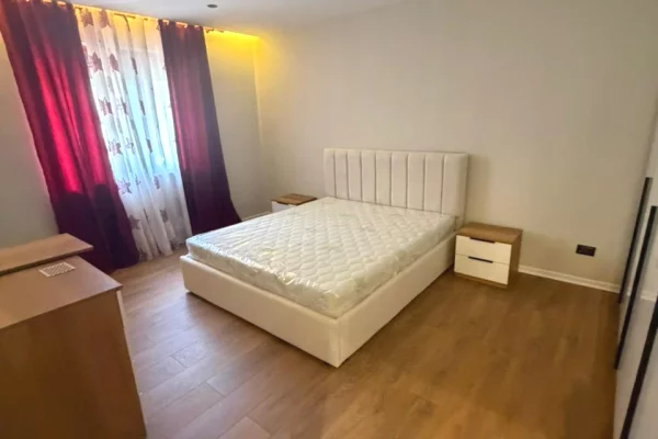 Shtepi ne shitje Apartament ne Tirane, 2+1, Mobilimi E mobiluar, Pagesa 145,000  Euro.