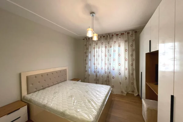 Shtepi ne shitje Apartament ne Tirane, 2+1, Mobilimi E mobiluar, Pagesa 145,000  Euro.
