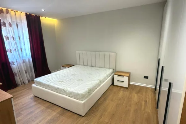 Shtepi ne shitje Apartament ne Tirane, 2+1, Mobilimi E mobiluar, Pagesa 145,000  Euro.