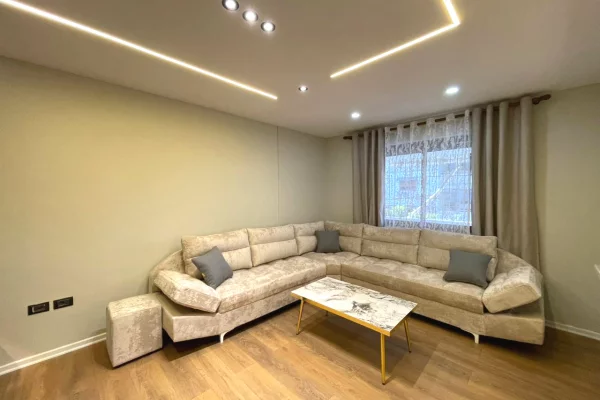 Shtepi ne shitje Apartament ne Tirane, 2+1, Mobilimi E mobiluar, Pagesa 145,000  Euro.