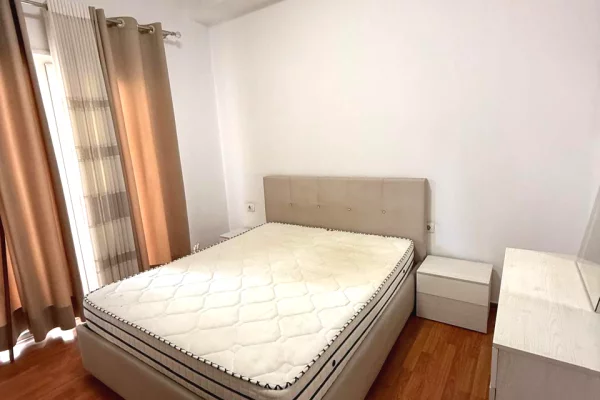 Shtepi me qera Apartament ne Tirane, 1+1, Mobilimi E mobiluar, Pagesa 55,000  Leke.