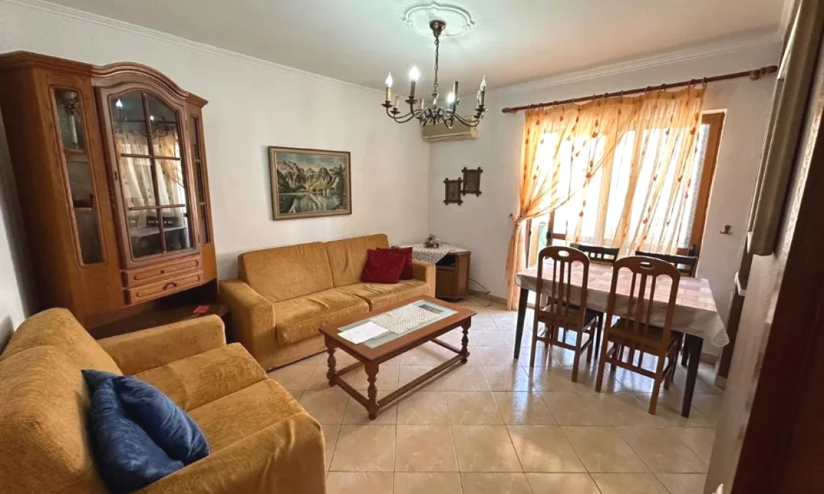 Shtepi me qera Apartament ne Tirane, 2+1, Mobilimi E mobiluar, Pagesa 50,000  Leke.