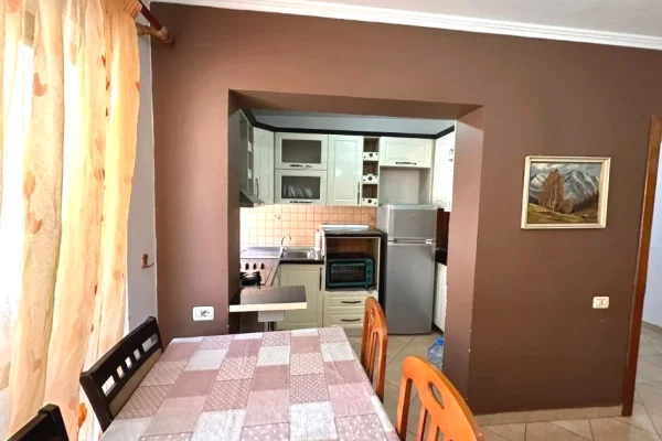Shtepi me qera Apartament ne Tirane, 2+1, Mobilimi E mobiluar, Pagesa 50,000  Leke.