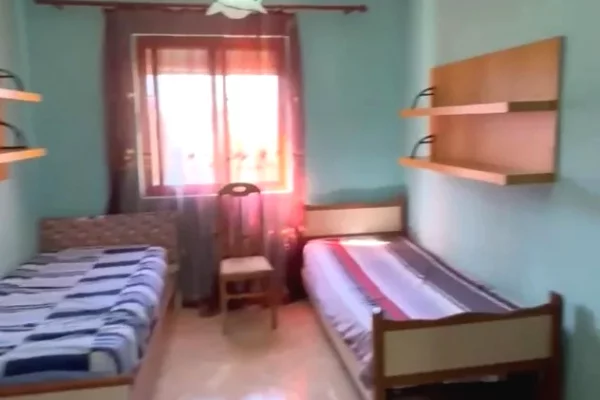 Shtepi me qera Apartament ne Tirane, 2+1, Mobilimi E mobiluar, Pagesa 50,000  Leke.