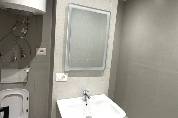 Shitet apartament 2+1 tek Bulevardi i Ri