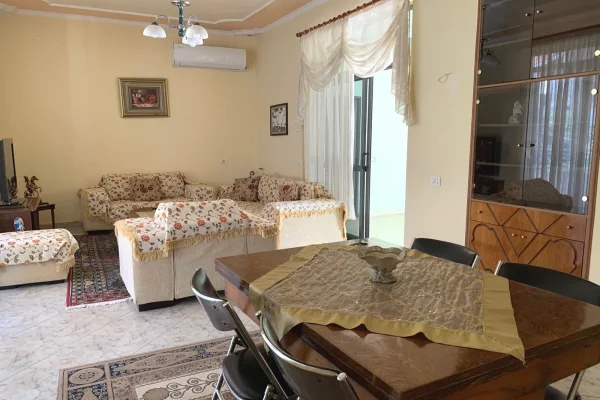 Shtepi me qera Apartament ne Tirane, 2+1, Mobilimi E mobiluar, Pagesa 45,000  Leke.