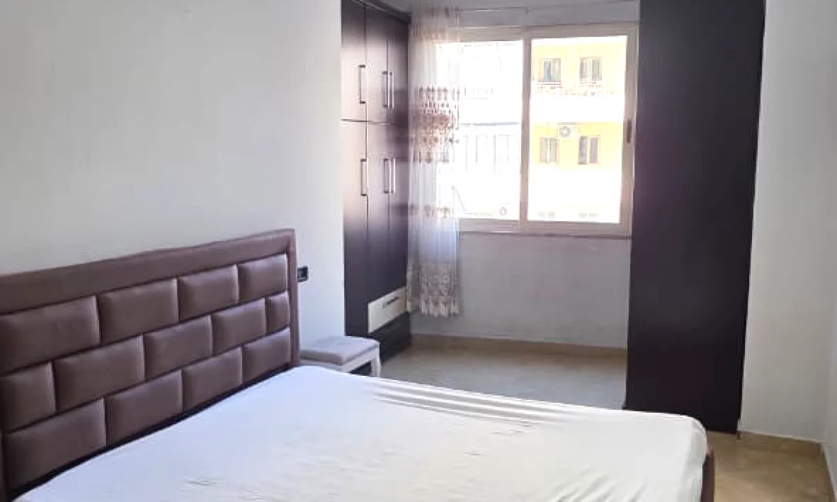 Shtepi me qera Apartament ne Tirane, 2+1, Mobilimi E mobiluar, Pagesa 50,000  Leke.
