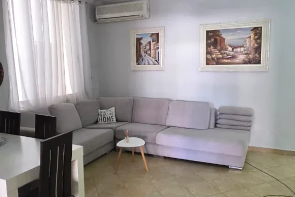 Shtepi me qera Apartament ne Tirane, 2+1, Mobilimi E mobiluar, Pagesa 50,000  Leke.