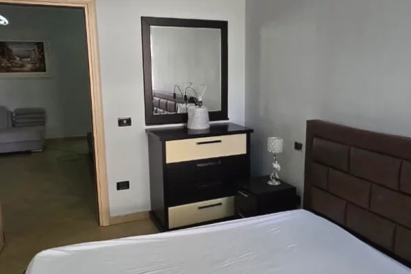 Shtepi me qera Apartament ne Tirane, 2+1, Mobilimi E mobiluar, Pagesa 50,000  Leke.