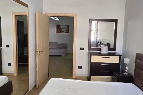 Shtepi me qera Apartament ne Tirane, 2+1, Mobilimi E mobiluar, Pagesa 50,000  Leke.