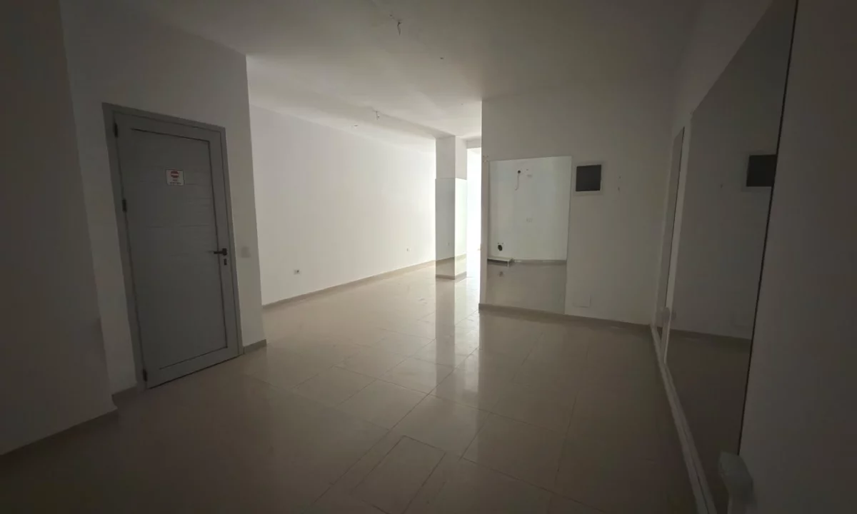 Jepet me qira ambient biznesi tek Komuna e Parisit