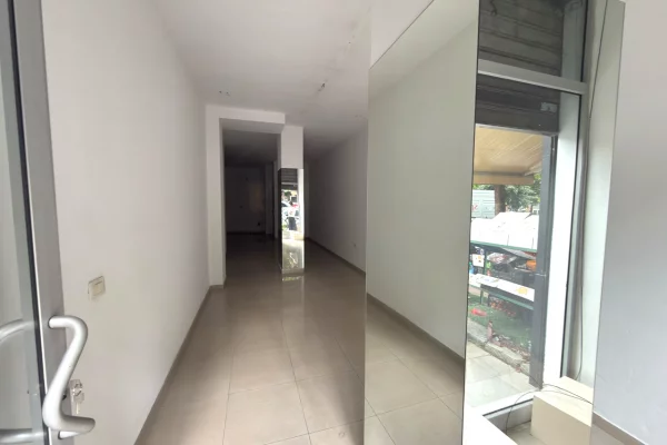 Jepet me qira ambient biznesi tek Komuna e Parisit