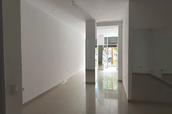 Jepet me qira ambient biznesi tek Komuna e Parisit