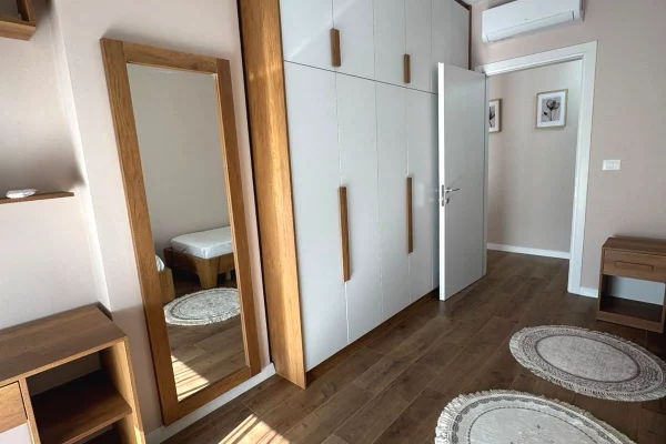 Shtepi me qera Apartament ne Tirane, 2+1, Mobilimi E mobiluar, Pagesa 55,000  Leke.