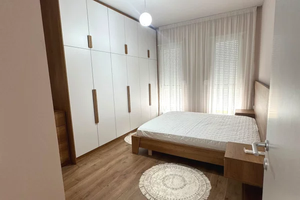 Shtepi me qera Apartament ne Tirane, 2+1, Mobilimi E mobiluar, Pagesa 55,000  Leke.