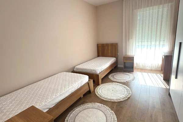 Shtepi me qera Apartament ne Tirane, 2+1, Mobilimi E mobiluar, Pagesa 55,000  Leke.