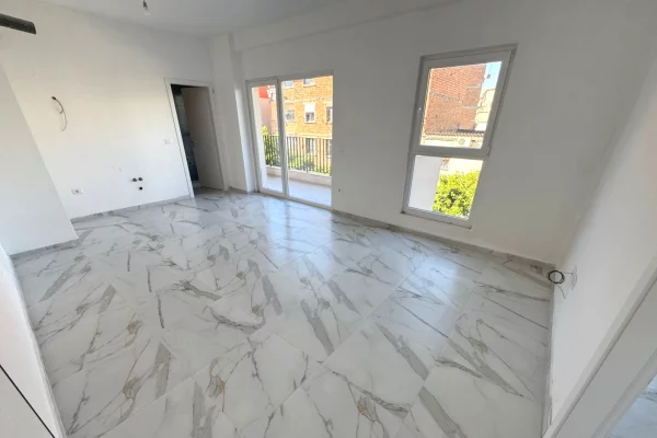 Shtepi me qera Apartament ne Tirane, 1+1, Mobilimi Pjeserisht e mobiluar, Pagesa 40,000  Leke.