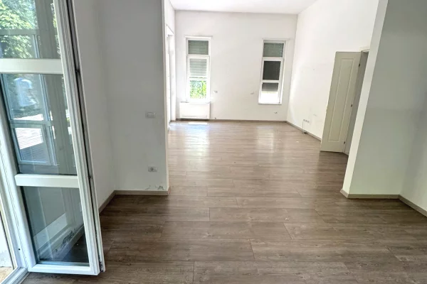 Shtepi me qera 5+1 ne Tirane - 4,500 Euro