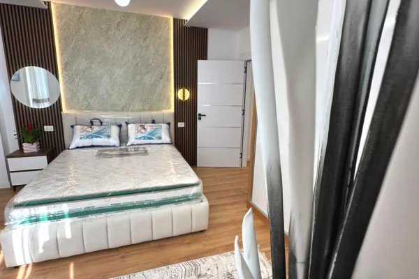 Shtepi ne shitje Apartament ne Tirane, 2+1, Mobilimi E mobiluar, Pagesa 255,000  Euro.