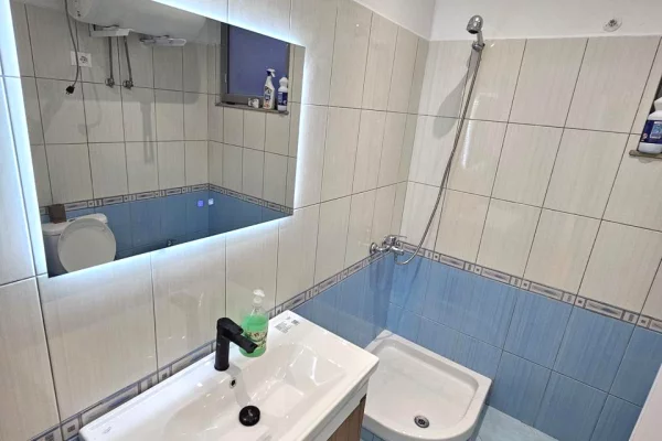 Shtepi ne shitje Apartament ne Tirane, 2+1, Mobilimi E mobiluar, Pagesa 158,000  Euro.