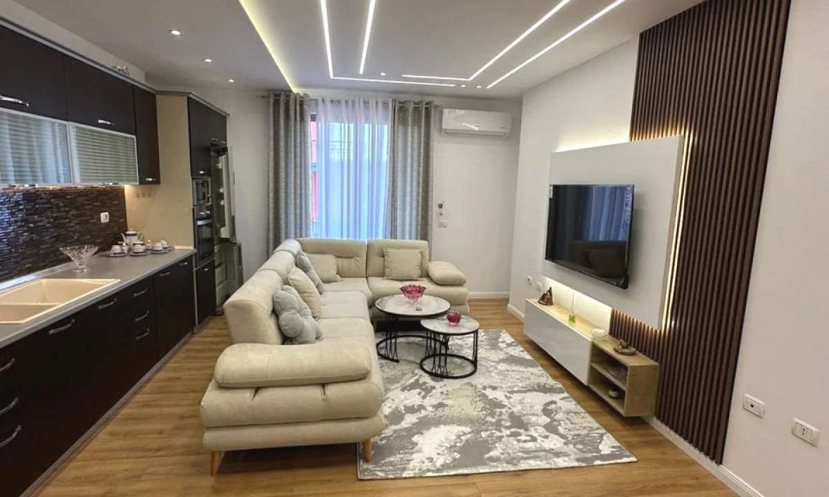 Shtepi ne shitje Apartament ne Tirane, 2+1, Mobilimi E mobiluar, Pagesa 158,000  Euro.