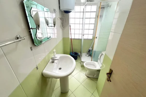 Shtepi me qera Apartament ne Tirane, 2+1, Mobilimi E mobiluar, Pagesa 52,000  Leke.