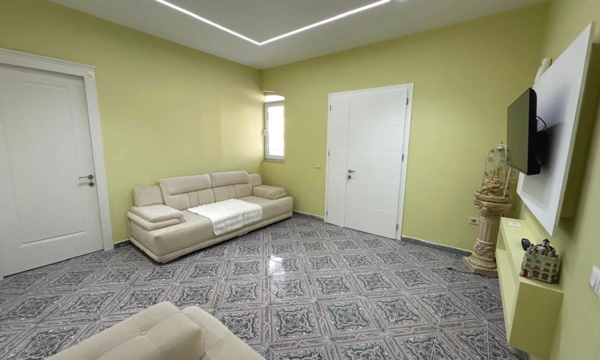 Shtepi me qera Shtepi Private ne Tirane, 3+1, Mobilimi E mobiluar, Pagesa 850  Euro.