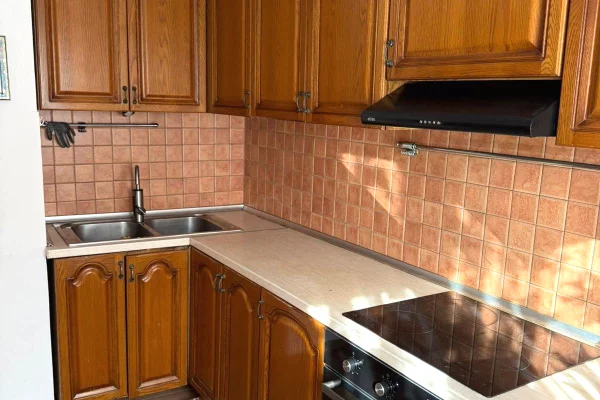 Jepet me qera apartament  2+1 te 21 Dhjetori