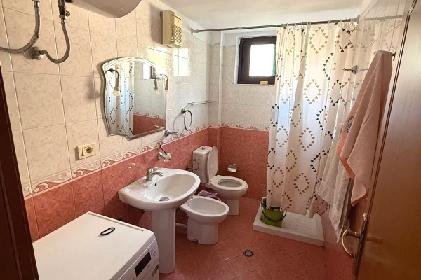 Shtepi me qera Apartament ne Tirane, 2+1, Mobilimi E mobiluar, Pagesa 50,000  Leke.