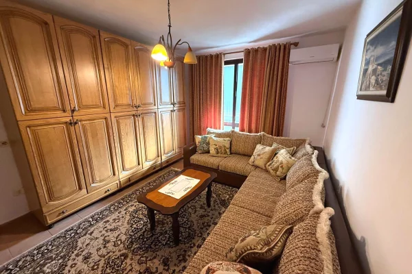 Shtepi me qera Apartament ne Tirane, 2+1, Mobilimi E mobiluar, Pagesa 50,000  Leke.