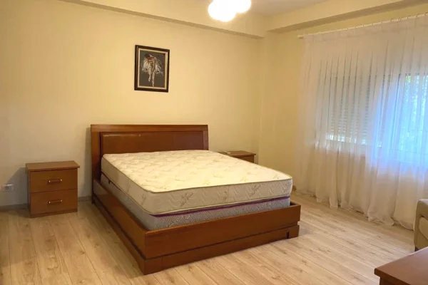 Shtepi me qera Apartament ne Tirane, 2+1, Mobilimi E mobiluar, Pagesa 680  Euro.
