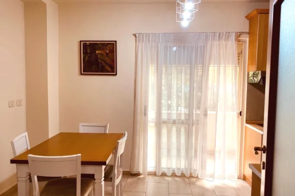 Shtepi me qera Apartament ne Tirane, 2+1, Mobilimi E mobiluar, Pagesa 680  Euro.